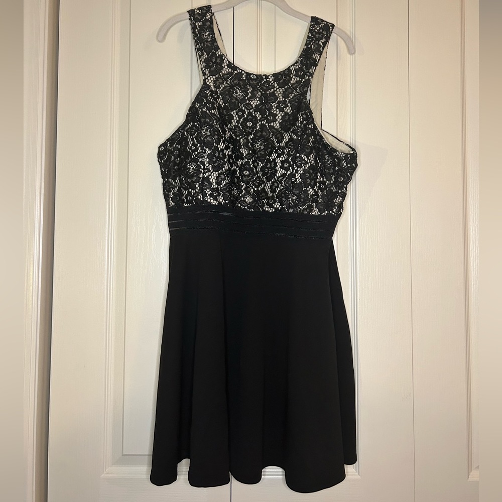 Junior’s Lace Homecoming Dress | Size 17